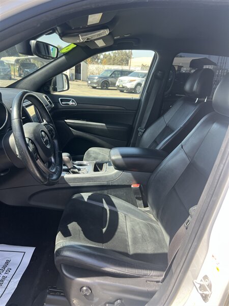 2018 Jeep Grand Cherokee Laredo - Photo 6 - Visalia, CA 93292
