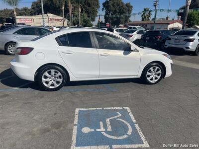 2011 Mazda Mazda3 i Sport   - Photo 8 - Visalia, CA 93292