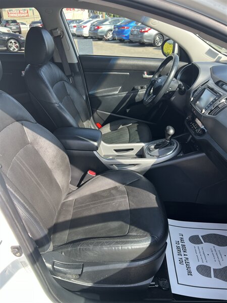 2016 Kia Sportage EX - Photo 11 - Visalia, CA 93292