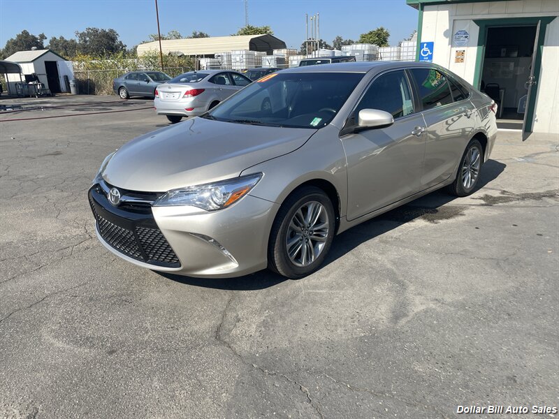 2017 Toyota Camry SE photo 3