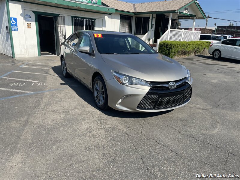 2017 Toyota Camry SE photo 2