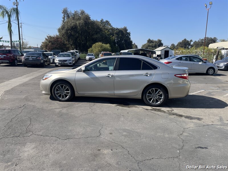 2017 Toyota Camry SE photo 4
