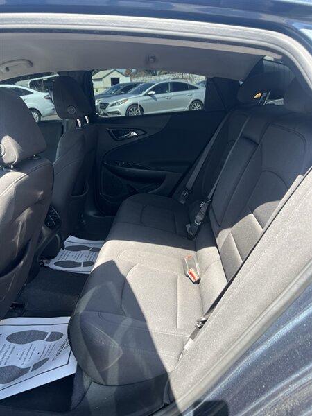 2020 Chevrolet Malibu LT - Photo 8 - Visalia, CA 93292