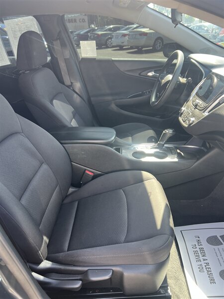 2020 Chevrolet Malibu LT - Photo 11 - Visalia, CA 93292