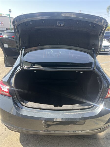 2020 Chevrolet Malibu LT - Photo 9 - Visalia, CA 93292