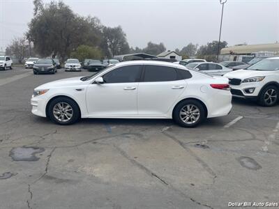 2017 Kia Optima LX   - Photo 4 - Visalia, CA 93292