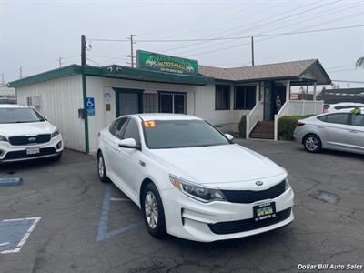 2017 Kia Optima LX   - Photo 1 - Visalia, CA 93292