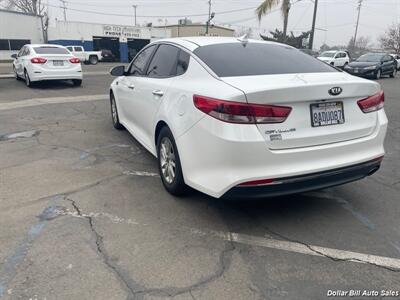 2017 Kia Optima LX   - Photo 5 - Visalia, CA 93292