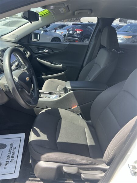 2018 Chevrolet Malibu LS - Photo 7 - Visalia, CA 93292