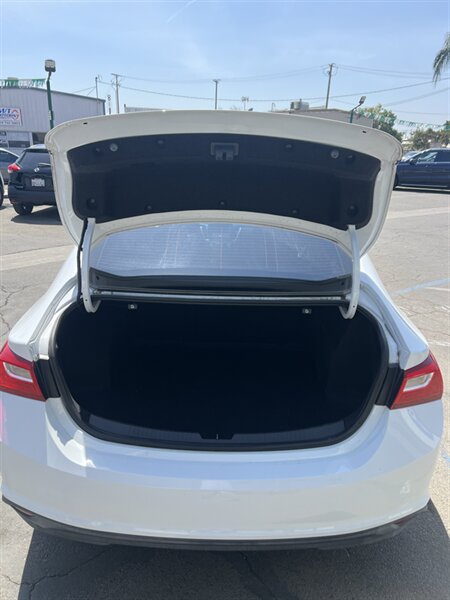 2018 Chevrolet Malibu LS - Photo 9 - Visalia, CA 93292