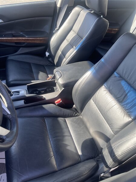 2011 Honda Accord EX-L V6   - Photo 6 - Visalia, CA 93292