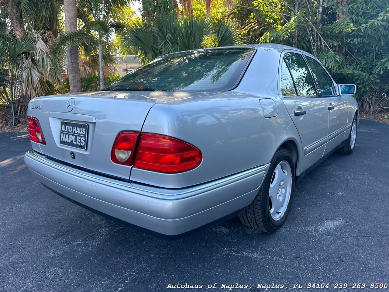 1996 Mercedes-Benz E 320   - Photo 8 - Naples, FL 34104