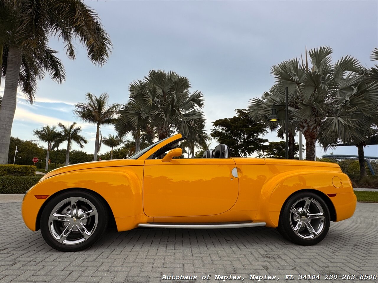 2005 Chevrolet SSR LS   - Photo 3 - Naples, FL 34104