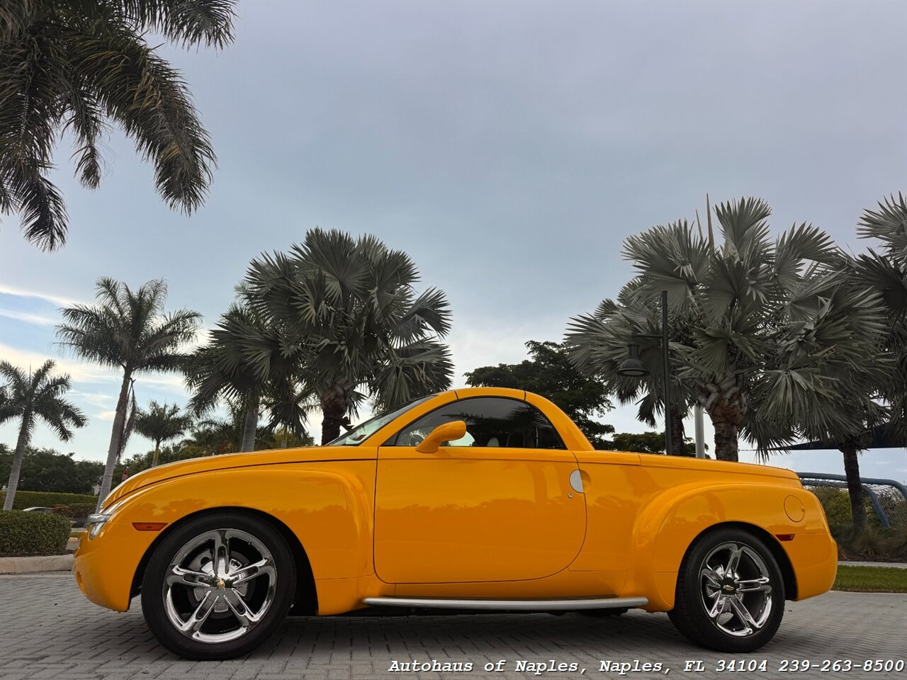 2005 Chevrolet SSR LS   - Photo 4 - Naples, FL 34104