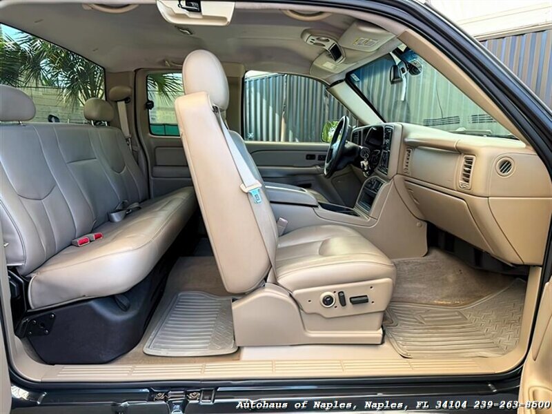 2004 Chevrolet Silverado 2500 Work Truck 4dr Extended Cab Work Truck   - Photo 36 - Naples, FL 34104