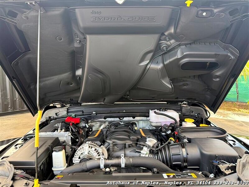 2024 Jeep Wrangler Rubicon 392   - Photo 16 - Naples, FL 34104