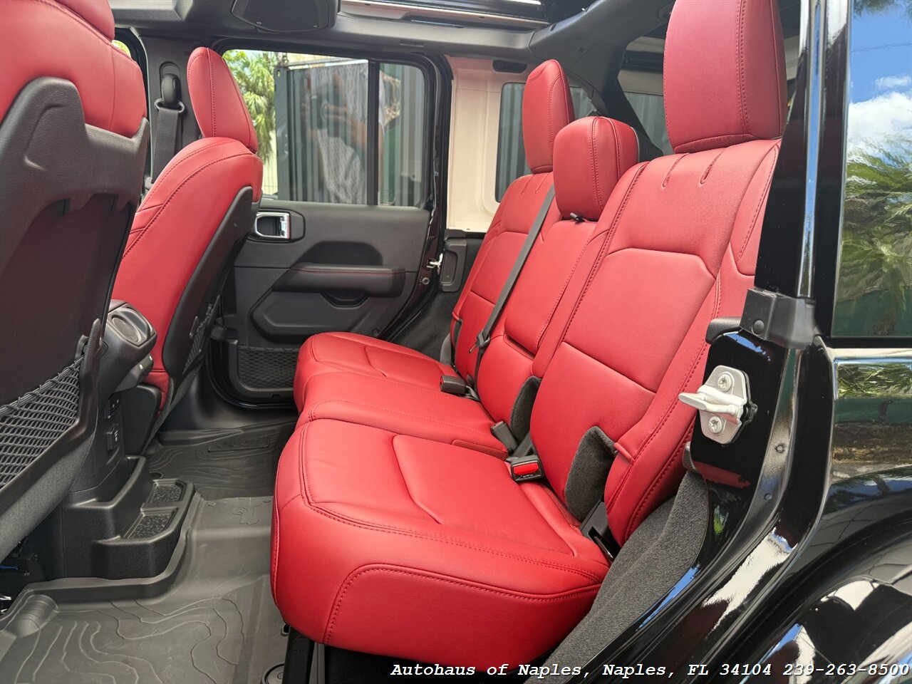 2024 Jeep Wrangler Rubicon 392 - Photo 27 - Naples, FL 34104