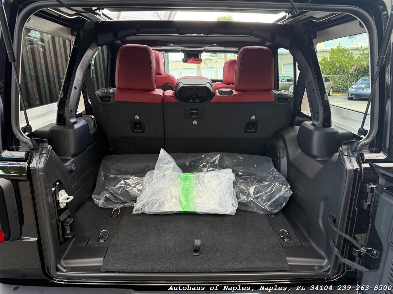 2024 Jeep Wrangler Rubicon 392 - Photo 31 - Naples, FL 34104