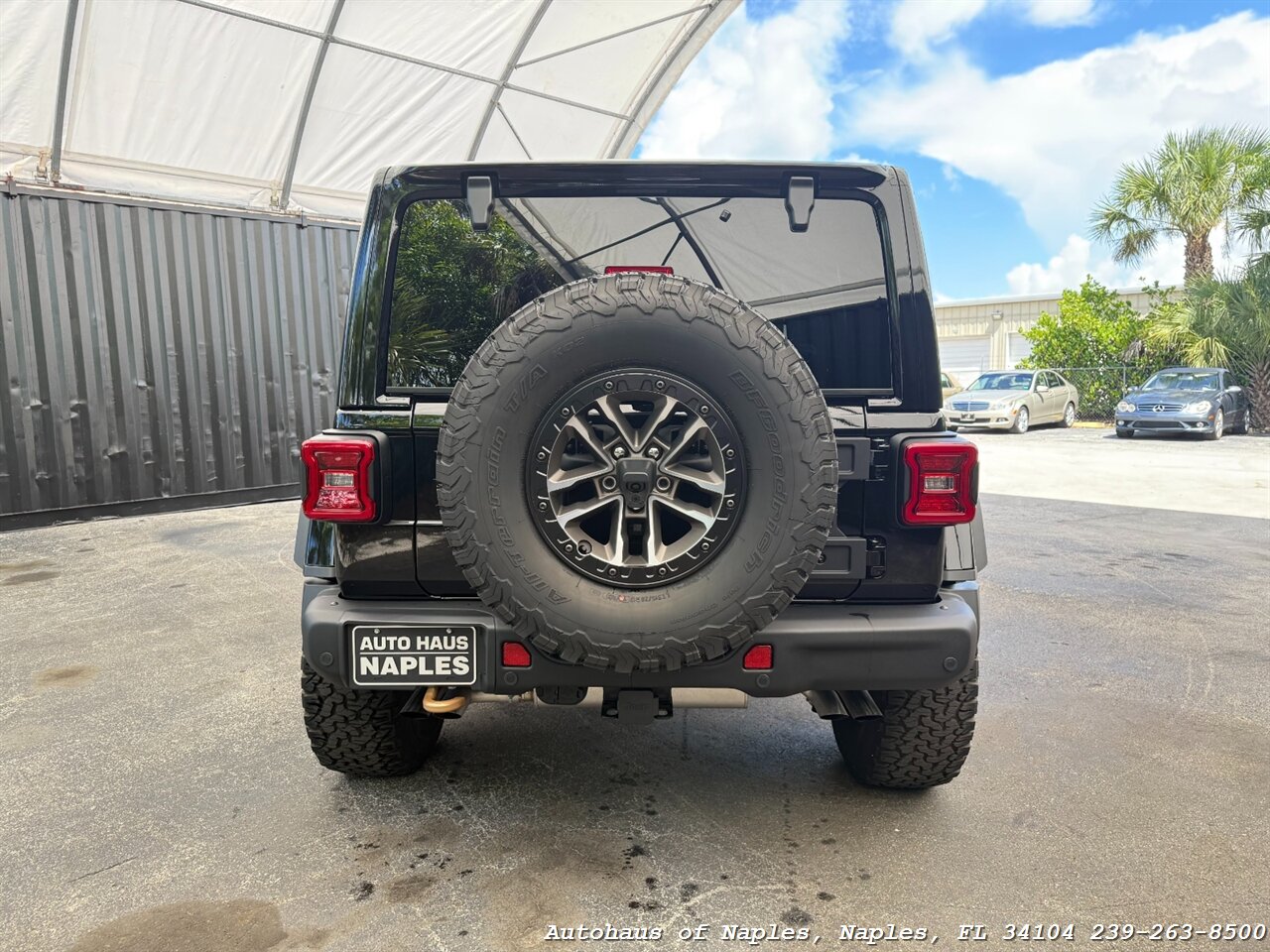 2024 Jeep Wrangler Rubicon 392 - Photo 7 - Naples, FL 34104