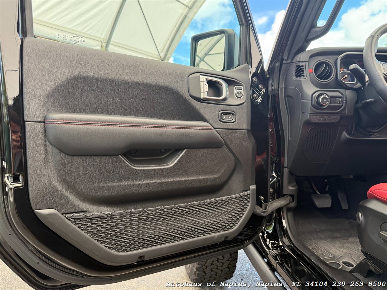 2024 Jeep Wrangler Rubicon 392 - Photo 25 - Naples, FL 34104