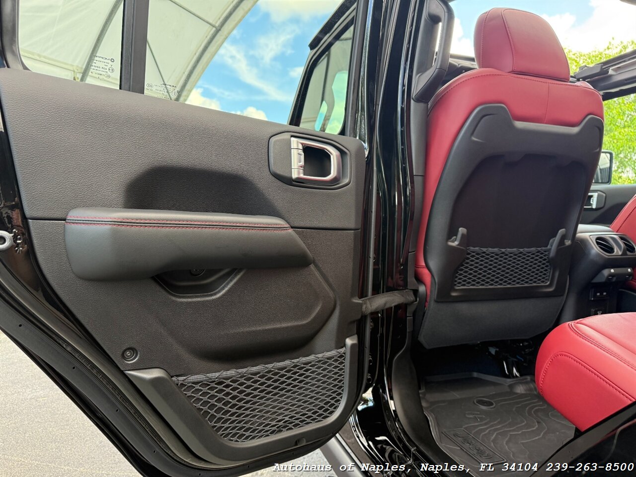2024 Jeep Wrangler Rubicon 392 - Photo 29 - Naples, FL 34104