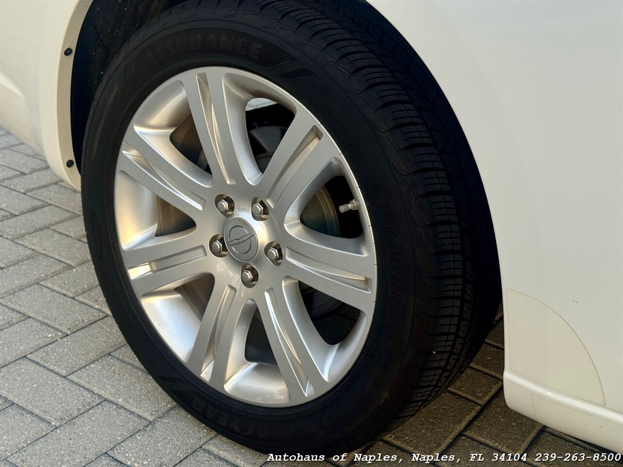 2013 Chrysler 200 Touring - Photo 31 - Naples, FL 34104