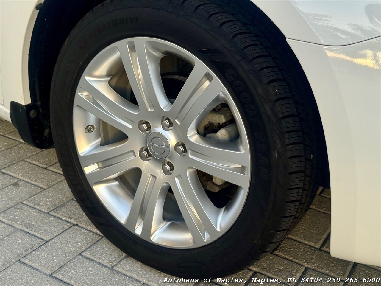 2013 Chrysler 200 Touring - Photo 30 - Naples, FL 34104