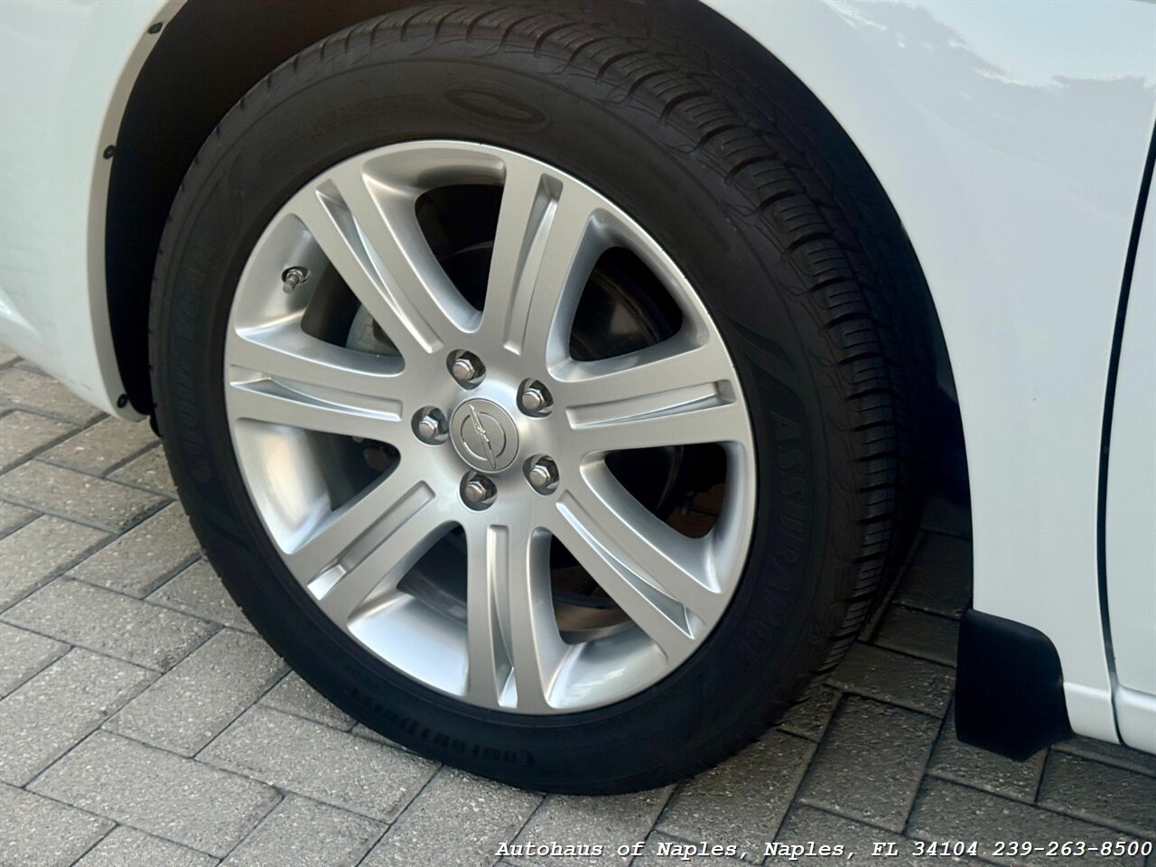 2013 Chrysler 200 Touring - Photo 29 - Naples, FL 34104