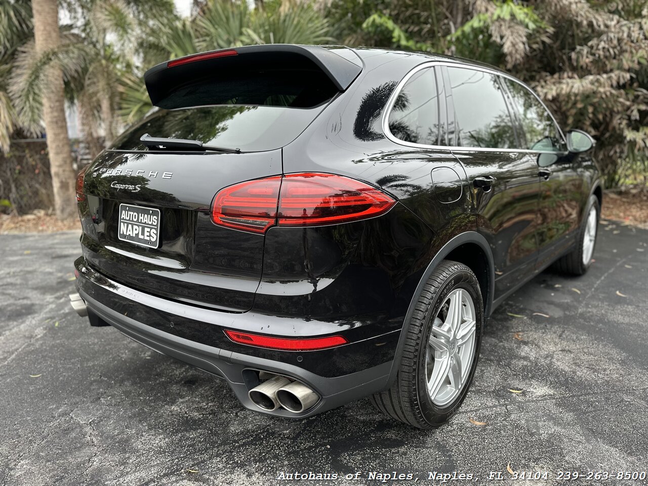 2015 Porsche Cayenne S   - Photo 17 - Naples, FL 34104