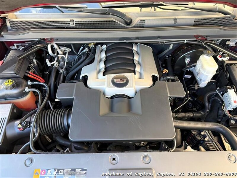 2019 Cadillac Escalade Luxury   - Photo 14 - Naples, FL 34104