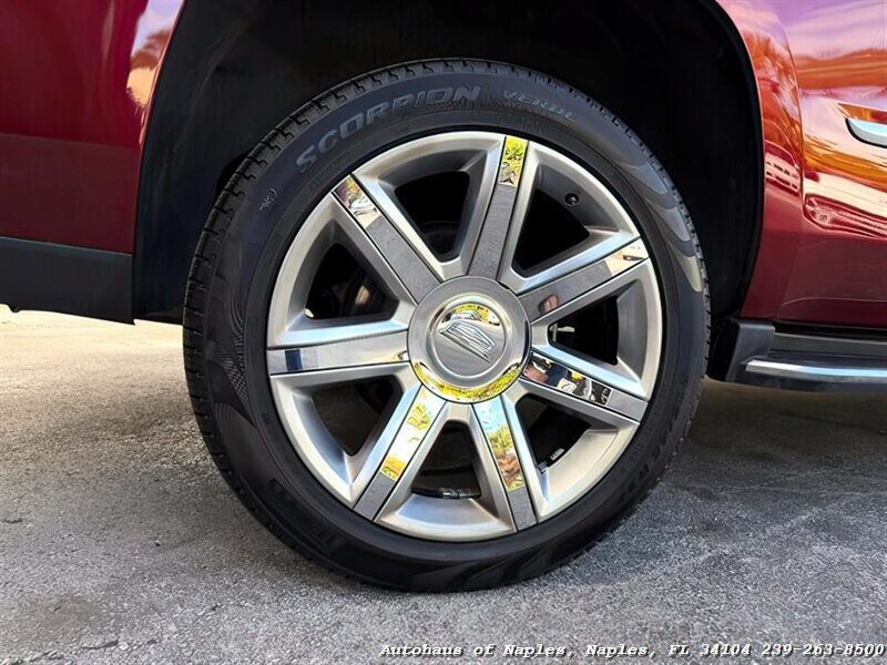 2019 Cadillac Escalade Luxury   - Photo 11 - Naples, FL 34104