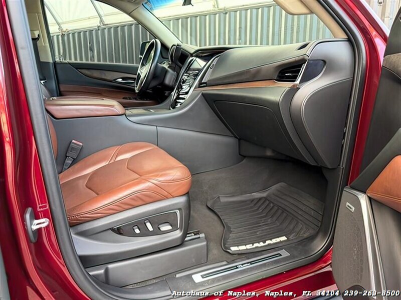 2019 Cadillac Escalade Luxury   - Photo 31 - Naples, FL 34104