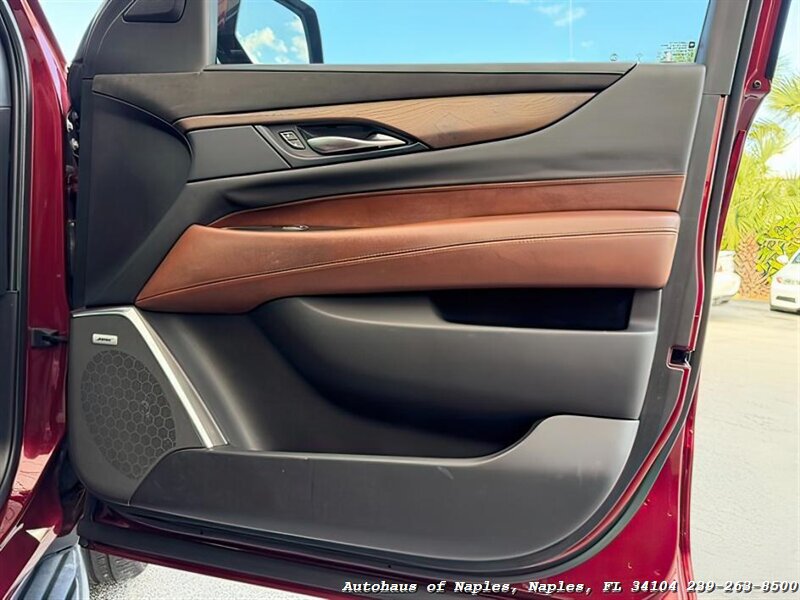 2019 Cadillac Escalade Luxury   - Photo 34 - Naples, FL 34104
