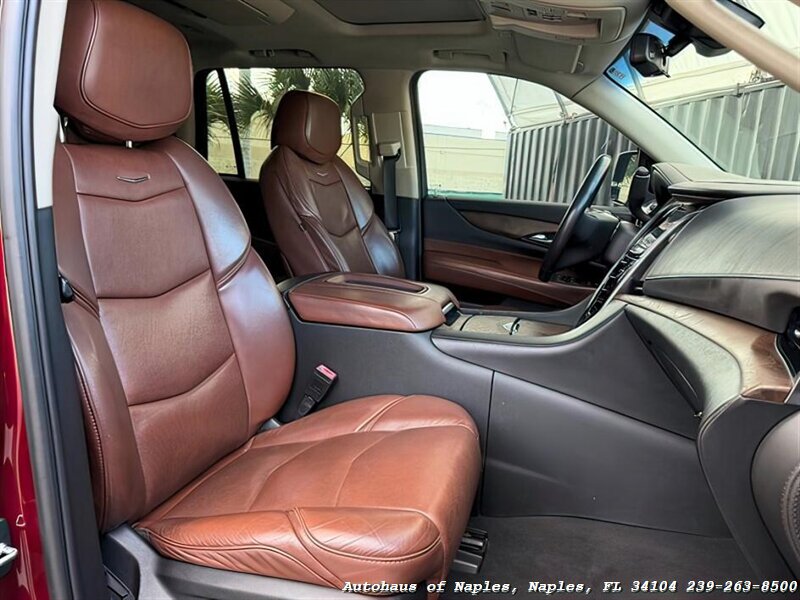 2019 Cadillac Escalade Luxury   - Photo 33 - Naples, FL 34104