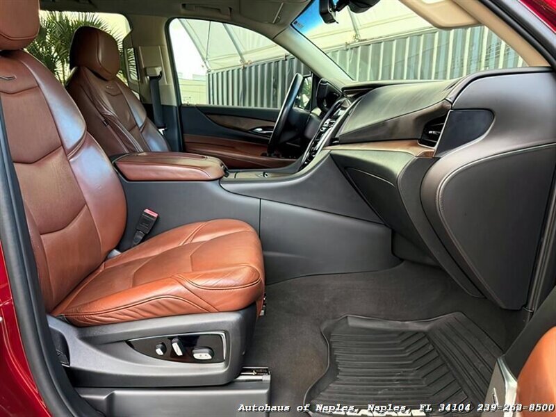 2019 Cadillac Escalade Luxury   - Photo 32 - Naples, FL 34104