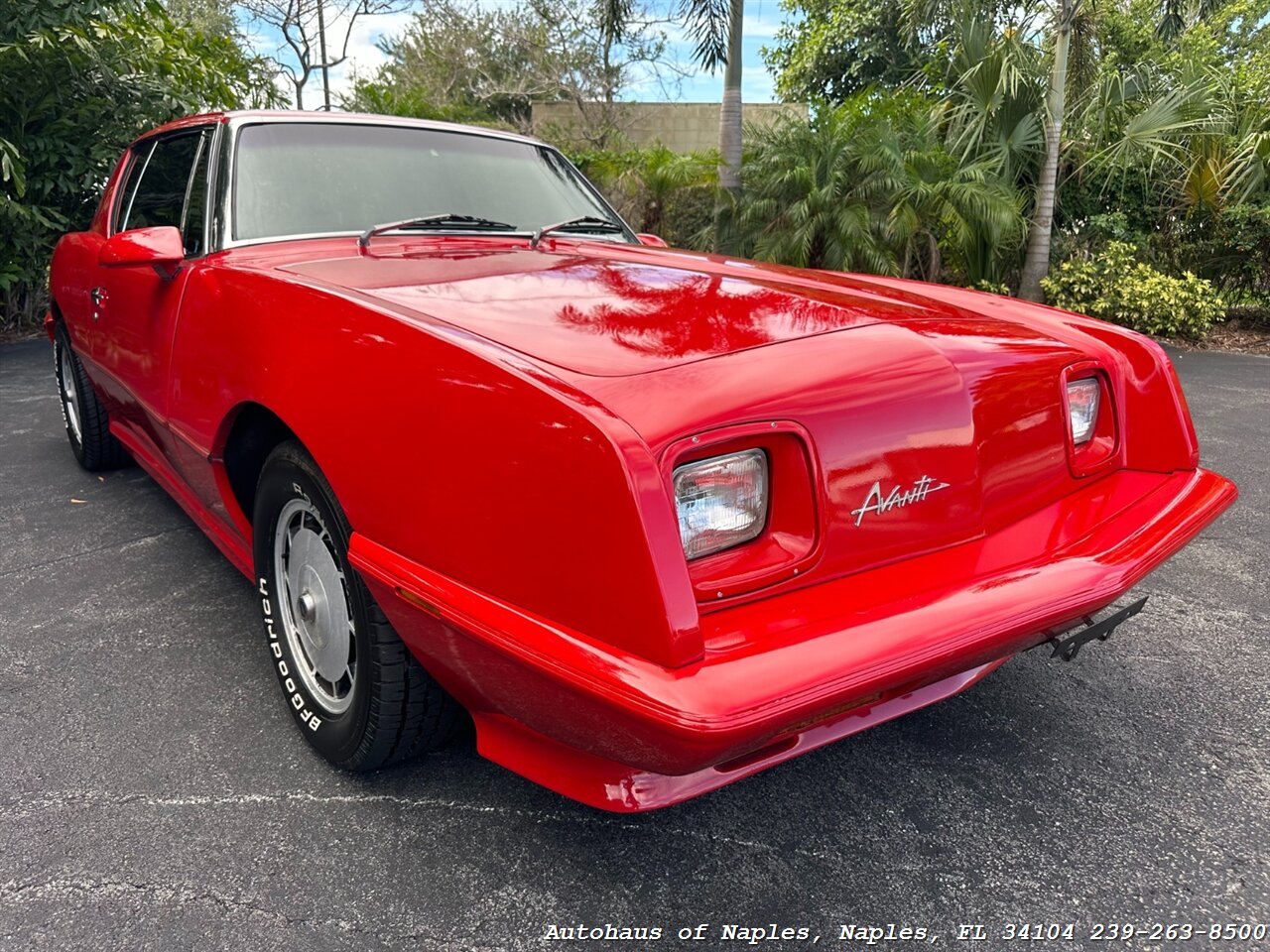 1989 Avanti Avanti II   - Photo 1 - Naples, FL 34104