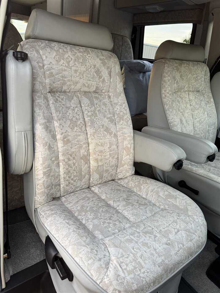 1999 Volkswagen EuroVan Winnebago Rialta - Photo 61 - Naples, FL 34104