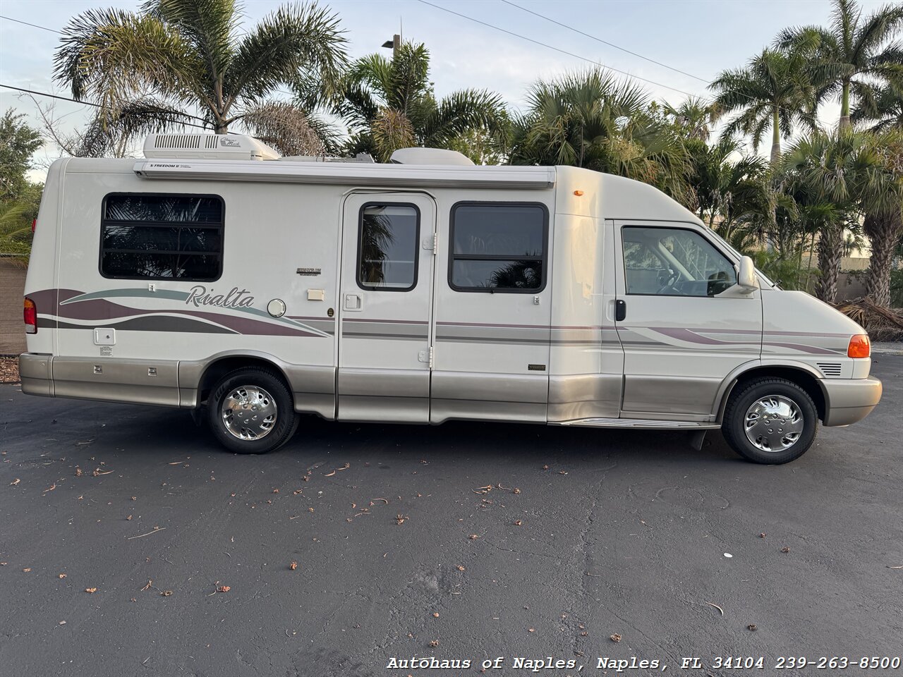 1999 Volkswagen EuroVan Winnebago Rialta - Photo 9 - Naples, FL 34104