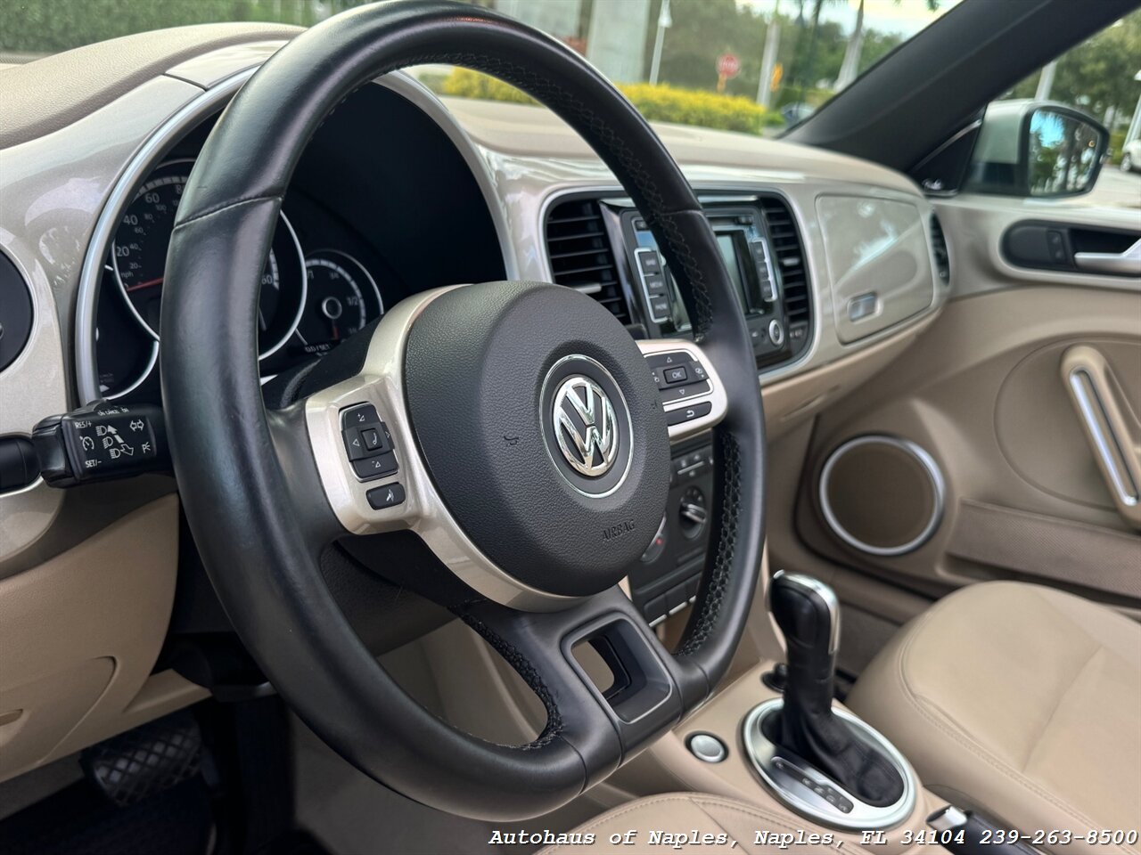 2013 Volkswagen Beetle Convertible 2.5L   - Photo 24 - Naples, FL 34104