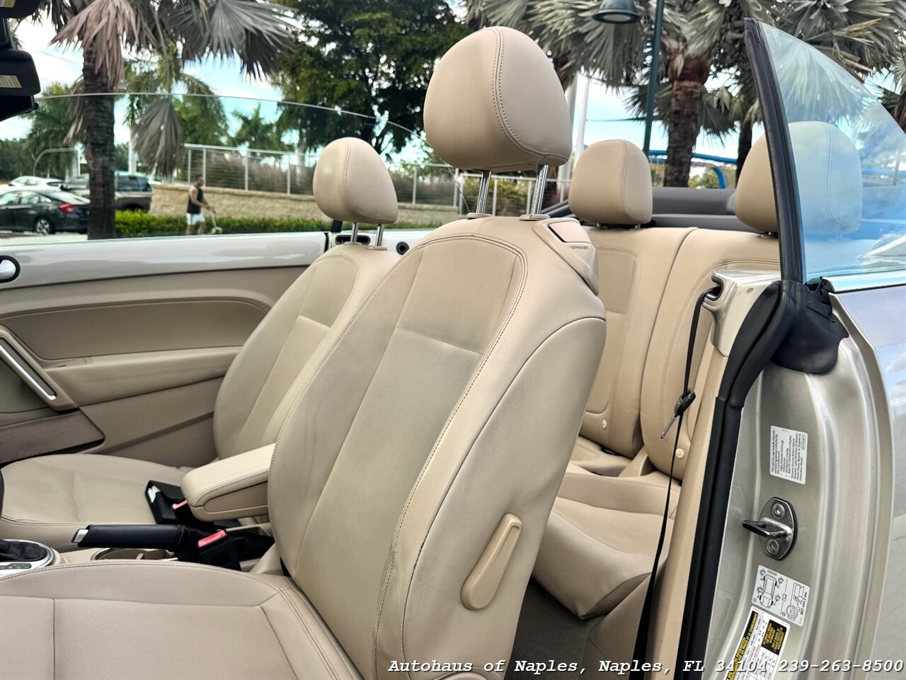 2013 Volkswagen Beetle Convertible 2.5L   - Photo 21 - Naples, FL 34104