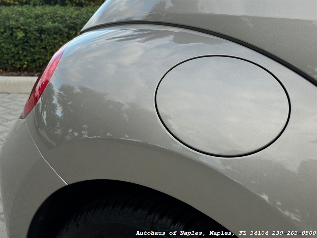 2013 Volkswagen Beetle Convertible 2.5L   - Photo 9 - Naples, FL 34104