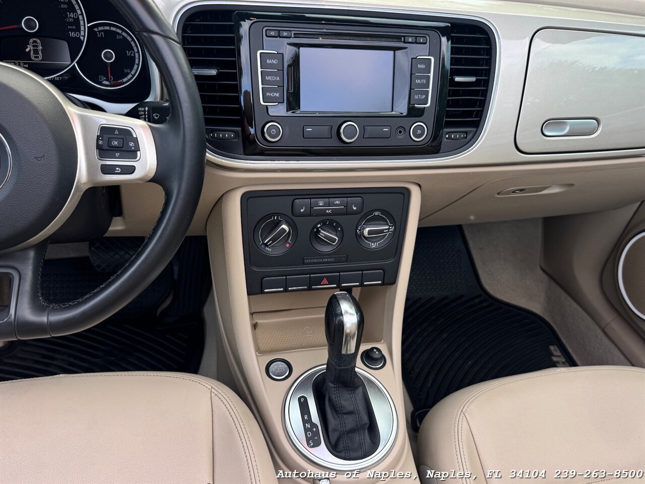2013 Volkswagen Beetle Convertible 2.5L   - Photo 25 - Naples, FL 34104