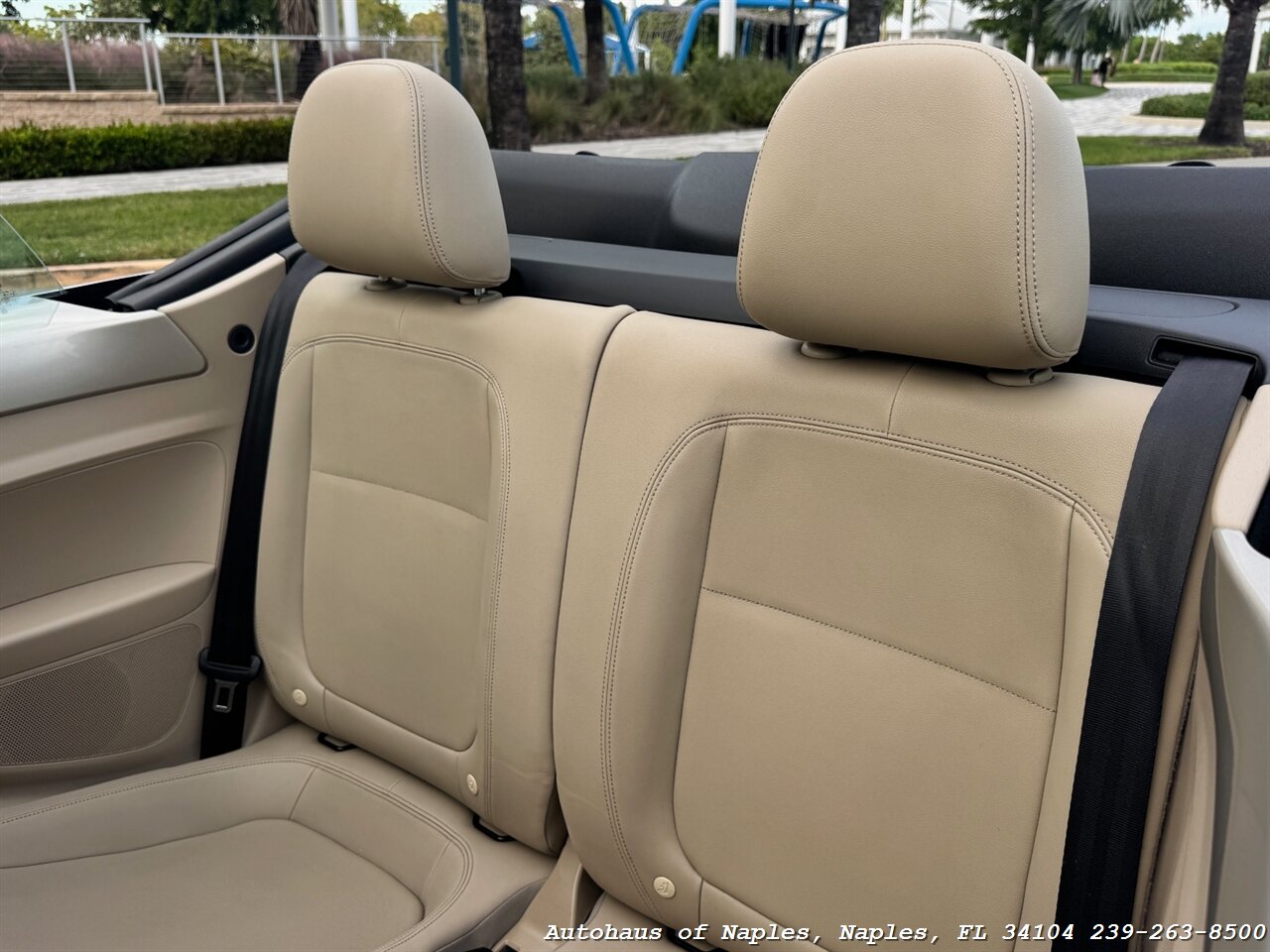 2013 Volkswagen Beetle Convertible 2.5L   - Photo 17 - Naples, FL 34104