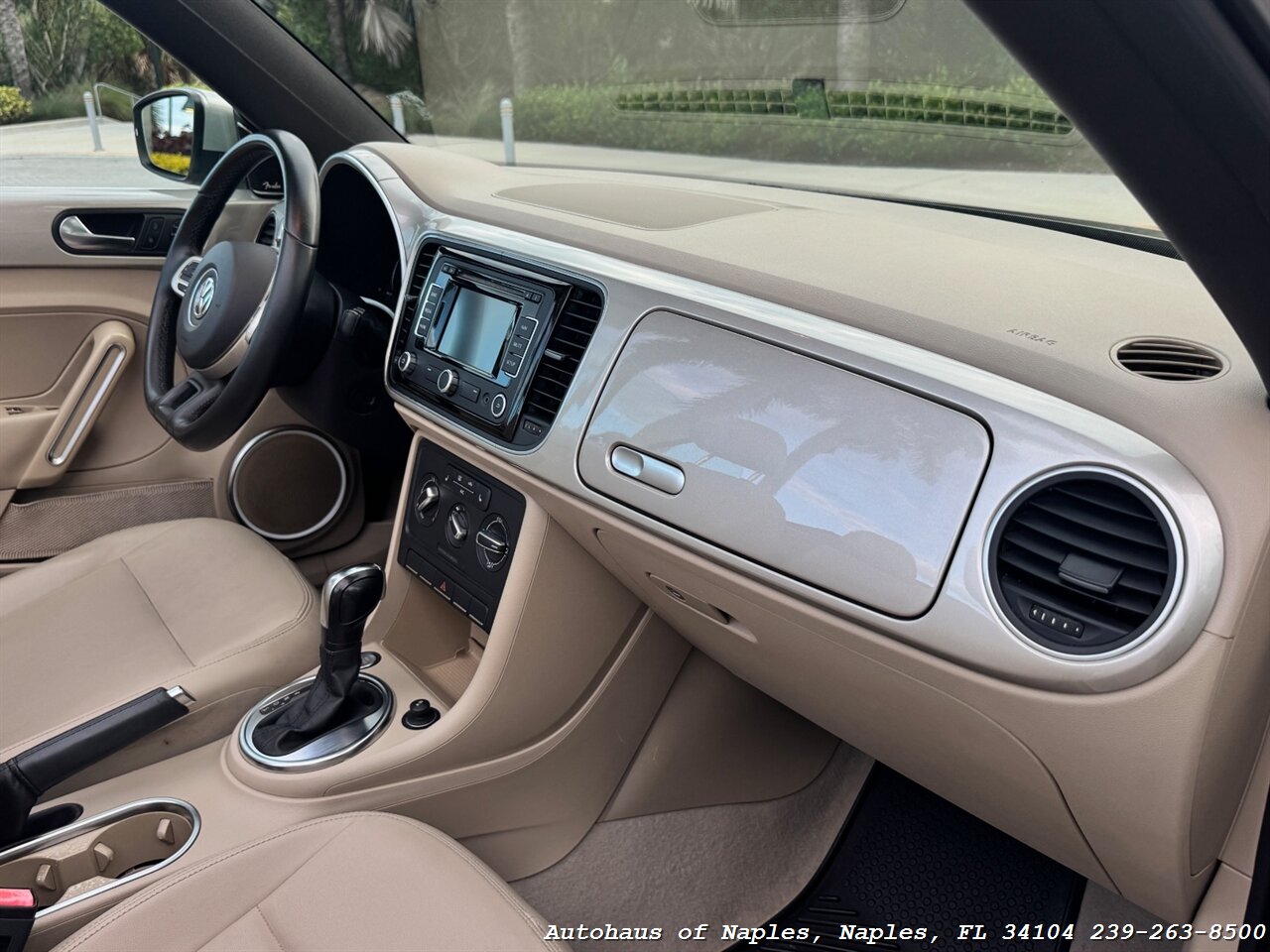 2013 Volkswagen Beetle Convertible 2.5L   - Photo 26 - Naples, FL 34104