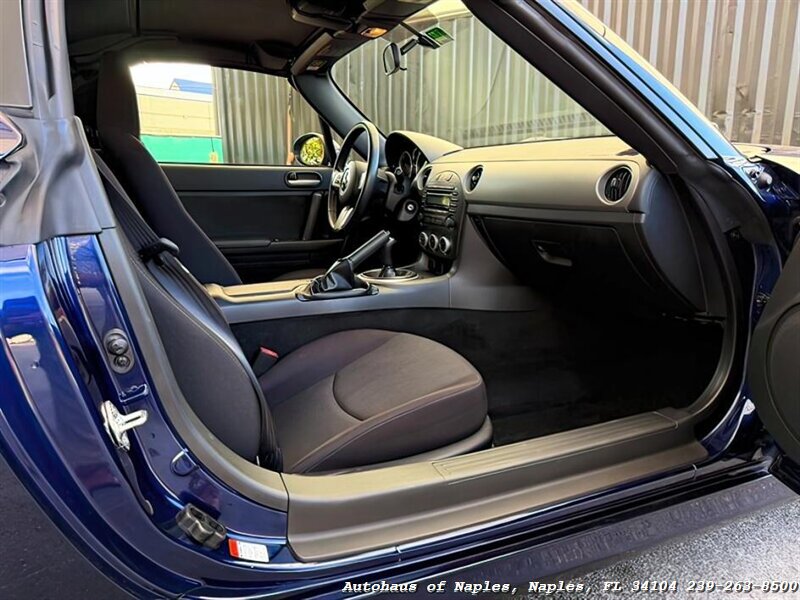 2009 Mazda MX-5 Miata Sport - Photo 29 - Naples, FL 34104
