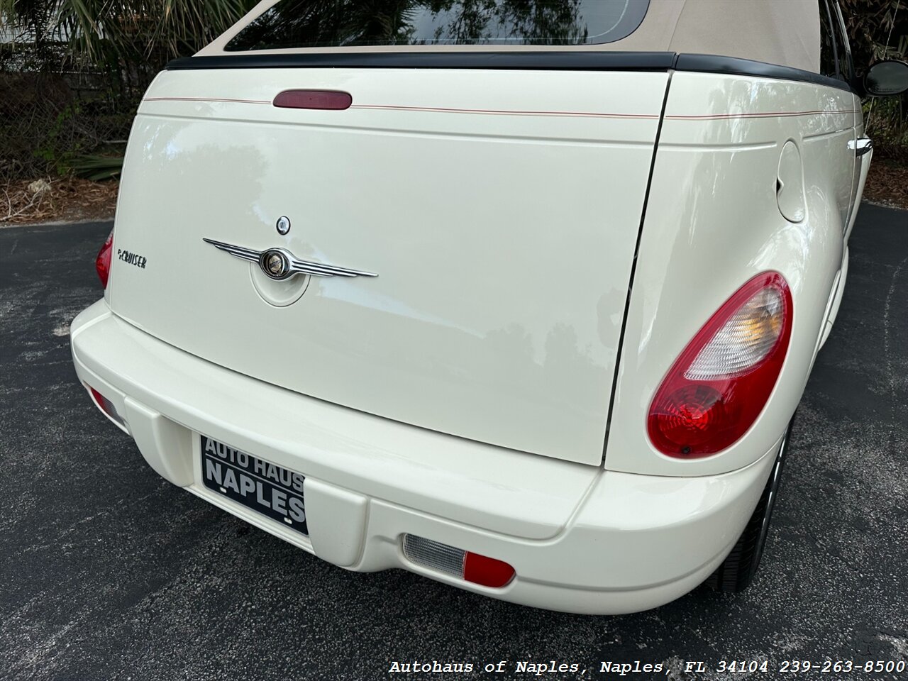 2008 Chrysler PT Cruiser Convertible   - Photo 12 - Naples, FL 34104