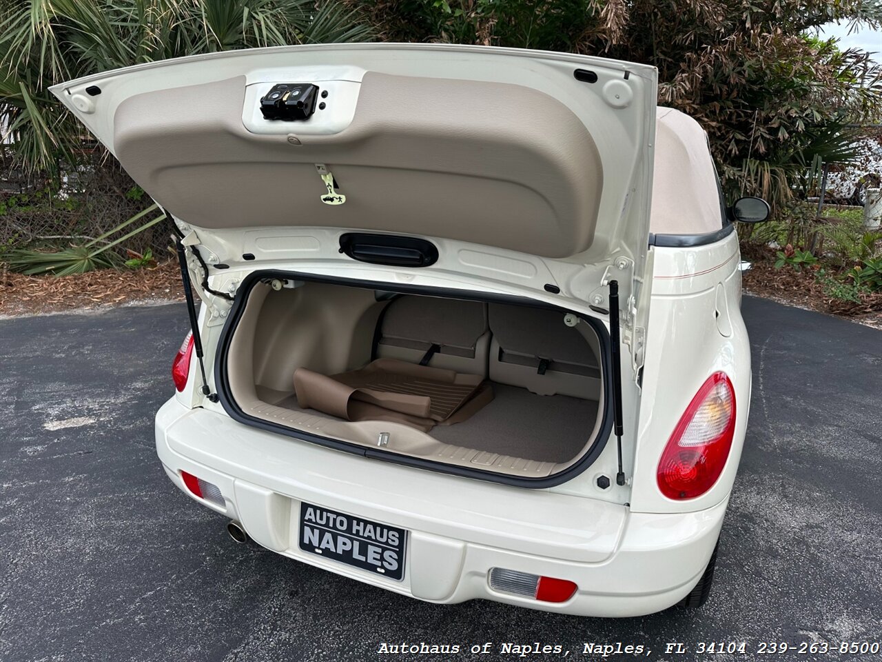 2008 Chrysler PT Cruiser Convertible   - Photo 15 - Naples, FL 34104