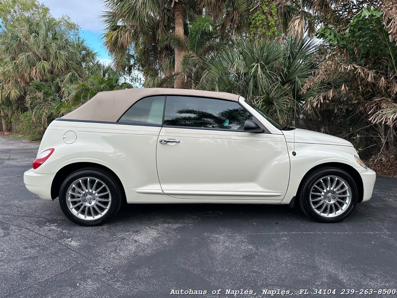 2008 Chrysler PT Cruiser Convertible   - Photo 9 - Naples, FL 34104