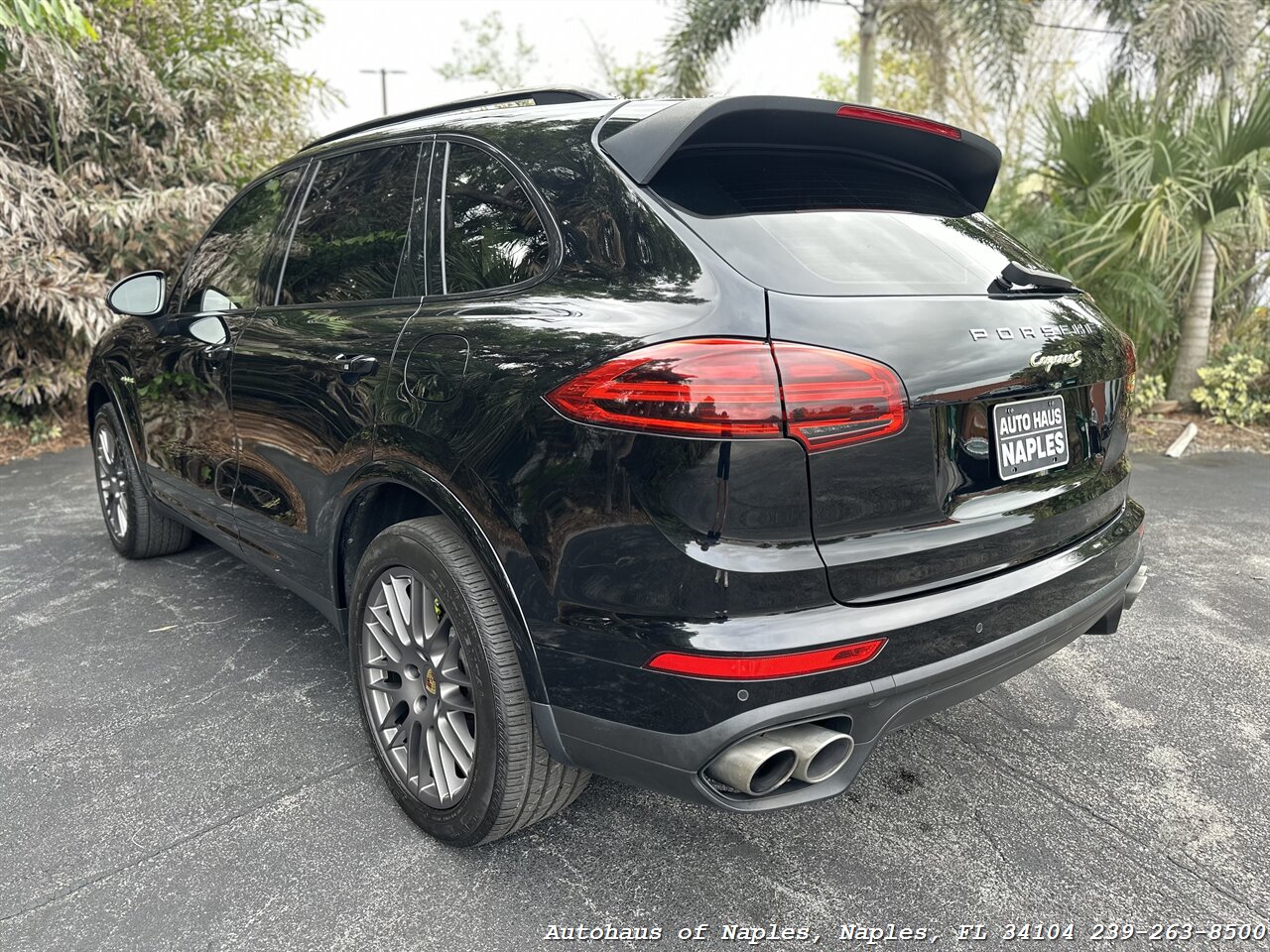 2017 Porsche Cayenne S E-Hybrid Platinum Edition   - Photo 8 - Naples, FL 34104