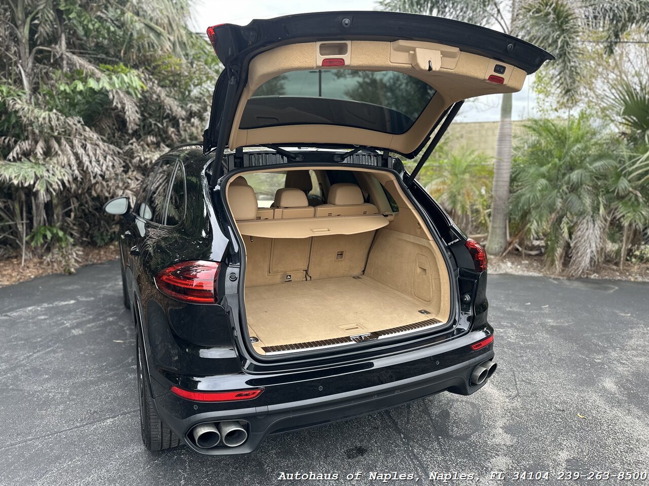 2017 Porsche Cayenne S E-Hybrid Platinum Edition   - Photo 18 - Naples, FL 34104